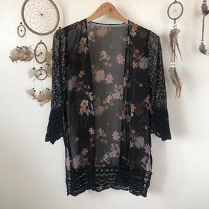 *LAST CHANCE* Sheer floral kimono shawl